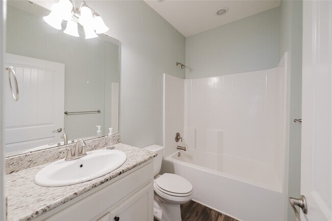 Building Photo - 44 Hollyn Ct