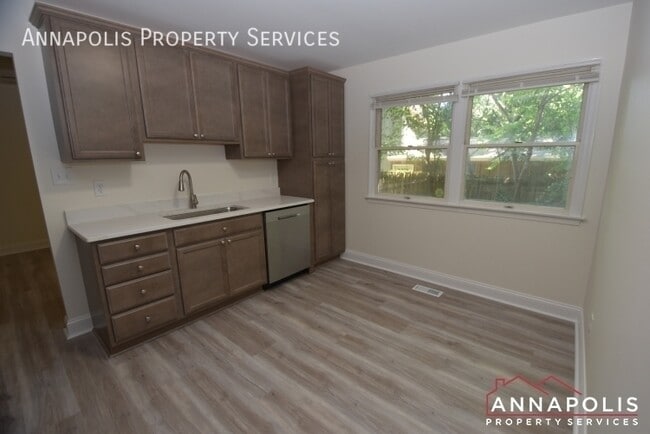 Building Photo - 921 Blue Ridge Dr