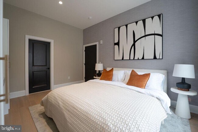 Building Photo - 200 S Broad St