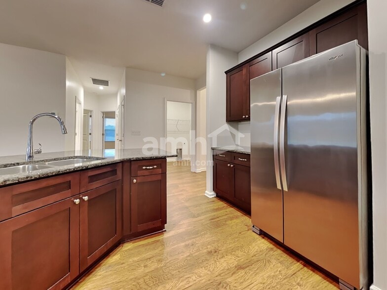 Building Photo - 9313 English Ivy Ct