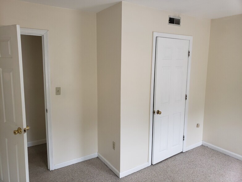 Bedroom - 98 Snow St