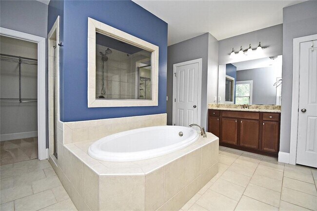 Building Photo - 2625 Hickory Hill Dr