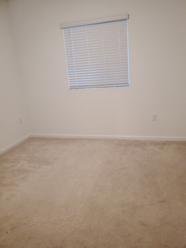 Building Photo - 1285 Roberts Dr