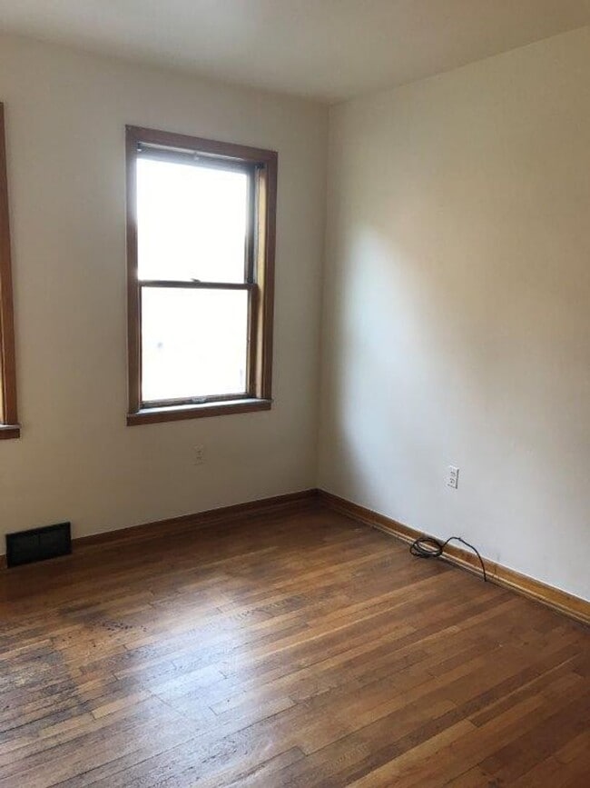 Building Photo - 2709 Pyramid Ave
