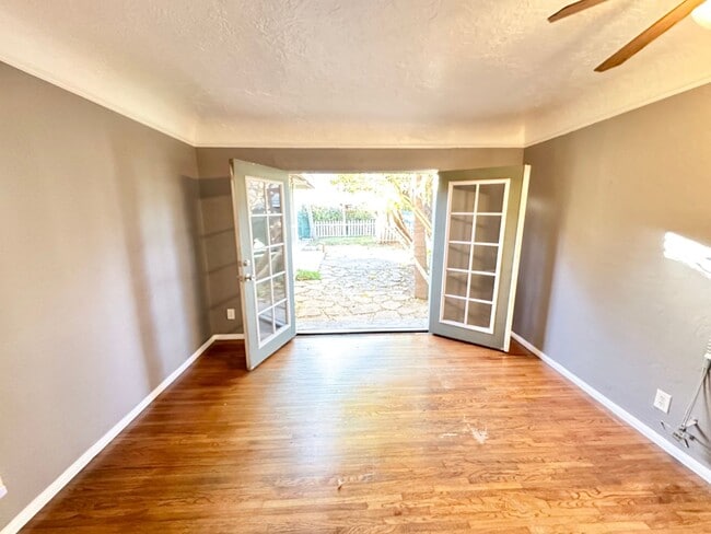 Building Photo - Beautiful Vintage Home with RV Sized Garage and Large Backyard