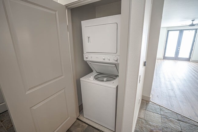 Building Photo - COMING SOON! 1 Bedroom Condo for Rent in the Madisons!