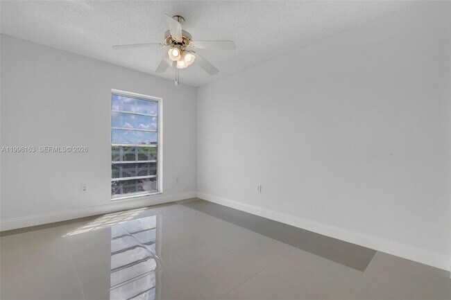 Building Photo - 6130 W 19th Ave