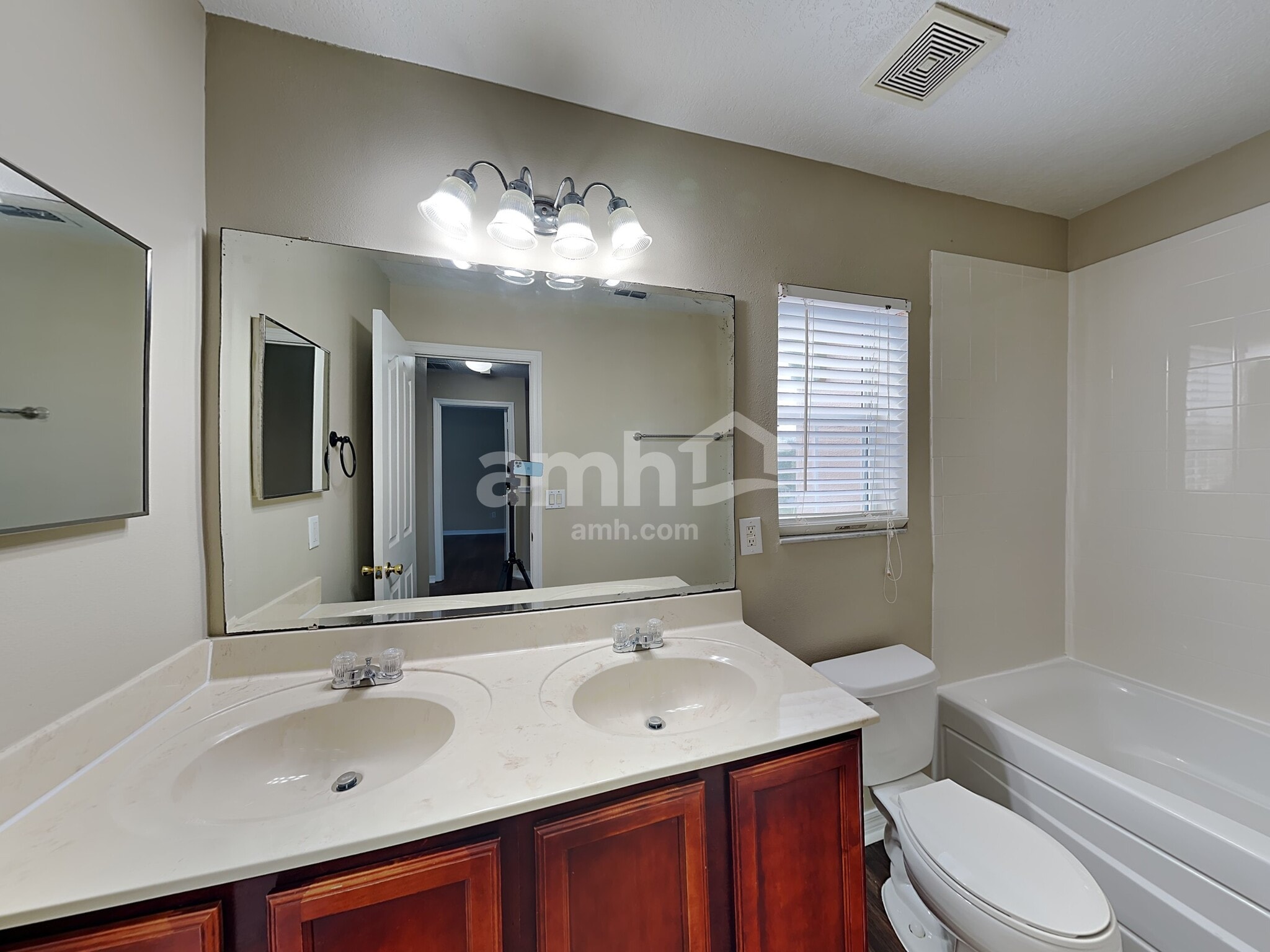 Building Photo - 15157 Perdido Dr