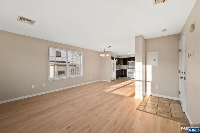 Building Photo - 110 Redwood Ave