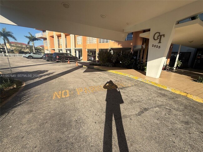 Building Photo - 2025 NE 164th St