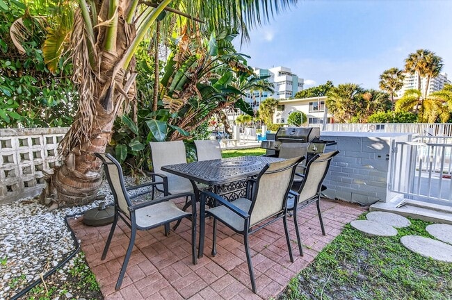 Building Photo - 2815 NE 33rd Ave