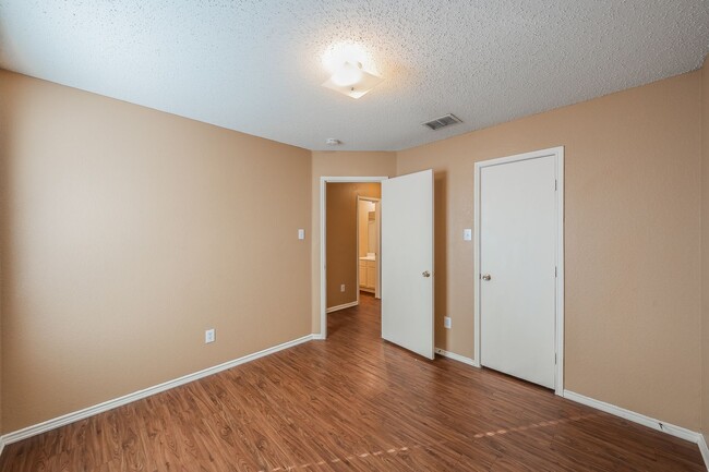 Building Photo - Spacious single story in Parks of Deer Creek