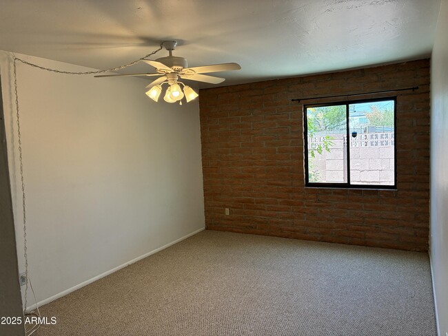 Building Photo - 3066 N 32nd St