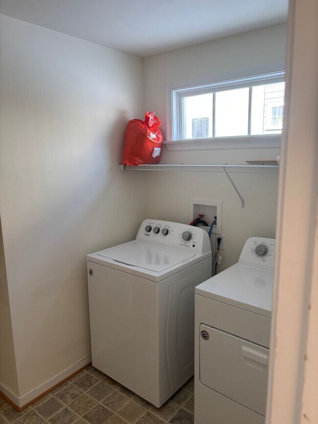 Building Photo - Great Home in Crozet!