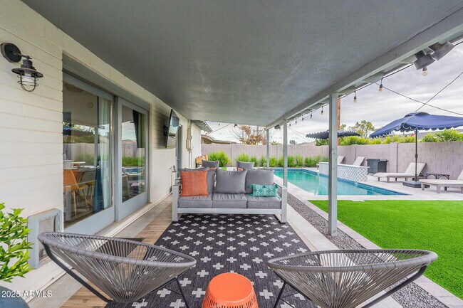Building Photo - 8725 E Palo Verde Dr