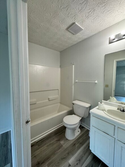 Building Photo - 75 Davis Mill Ct