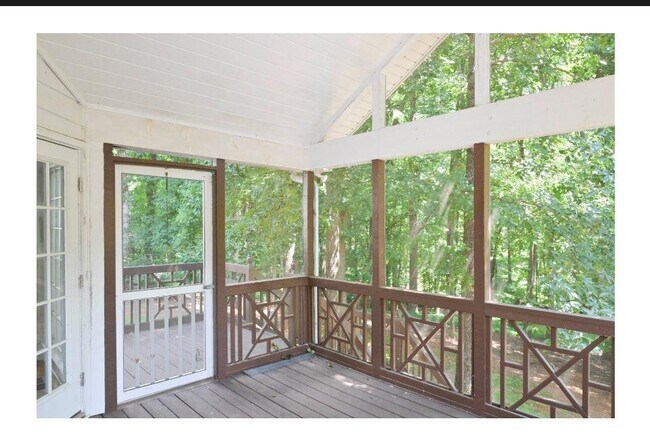 Building Photo - 3885 Waterford Dr