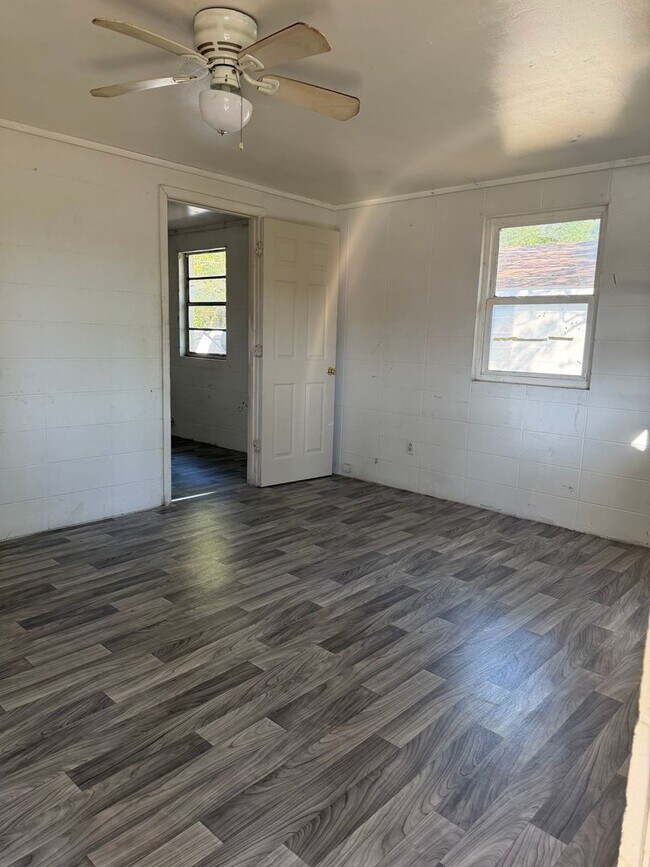 Building Photo - 410 Kingsby St