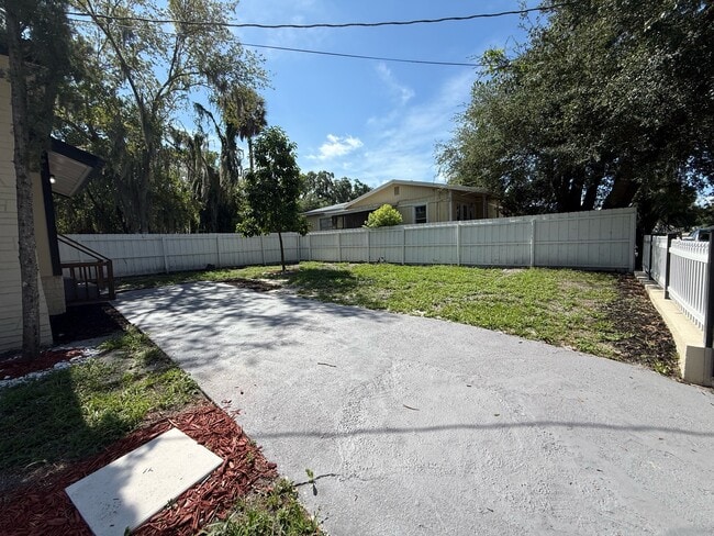 Building Photo - 823 Madison St