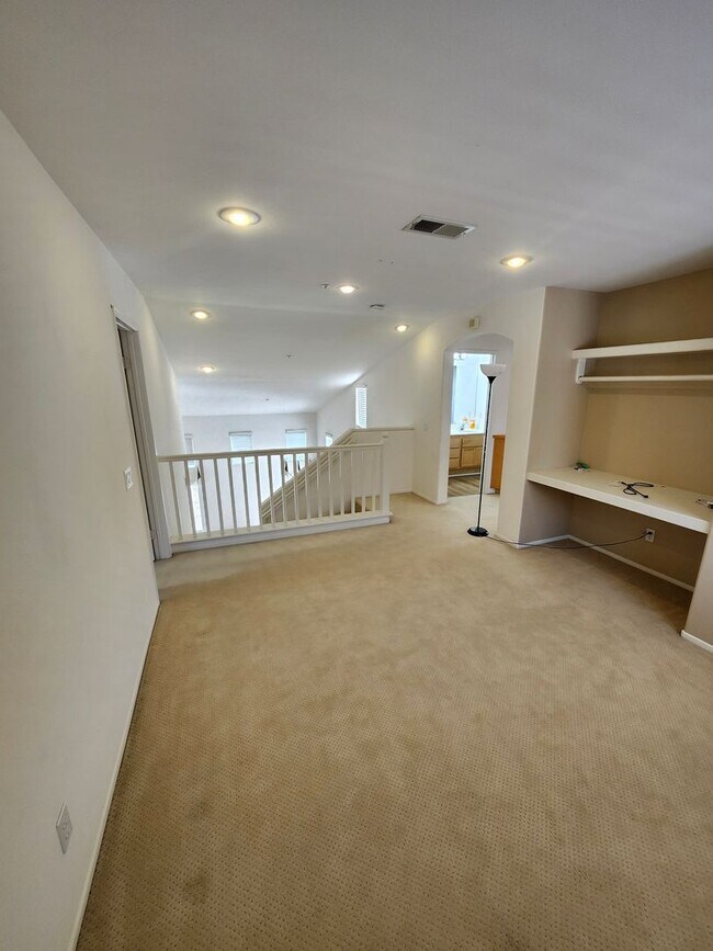 Building Photo - Beautiful two-story in Hunter's Ridge