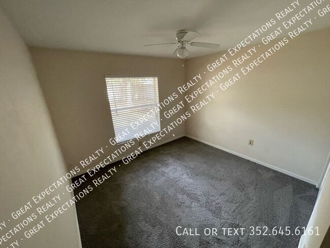 Building Photo - 6135 E Loring Ln
