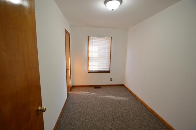 Building Photo - 2441 S Keystone Ave