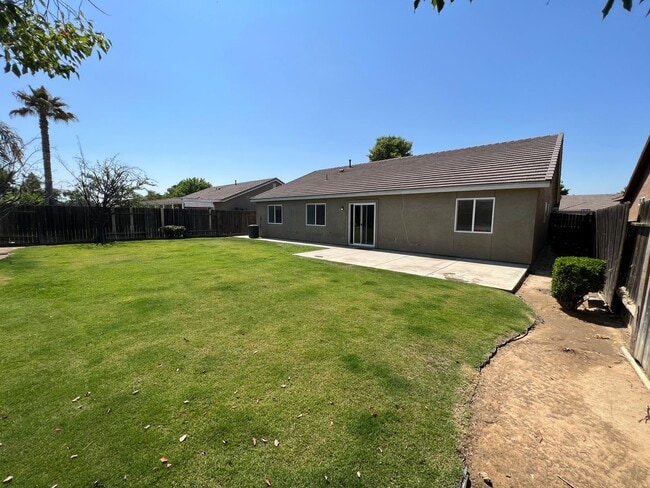 Building Photo - Beautiful NW Home for Rent 3+2 $2,300
