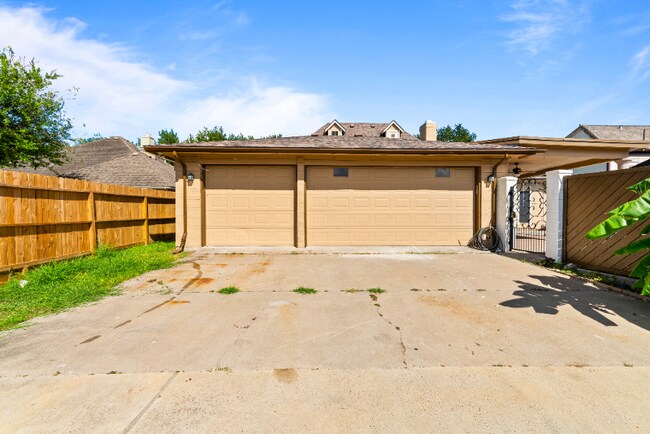 Building Photo - 7009 Bevington Dr