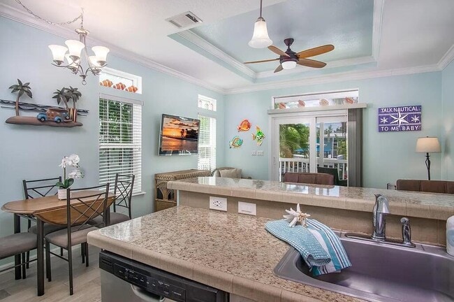 Building Photo - 5031 5th Ave