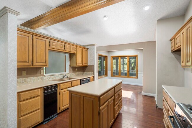 Building Photo - 30 Kensington Dr