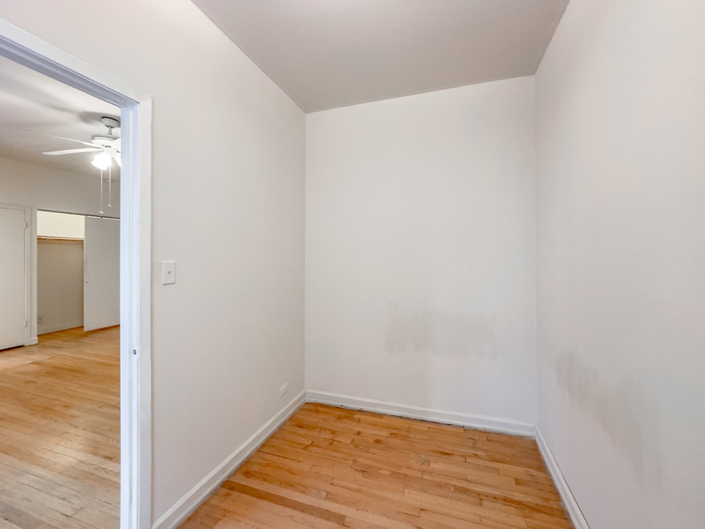 Building Photo - 1055 W George St