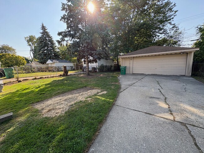 Building Photo - 21311 Beechwood Ave