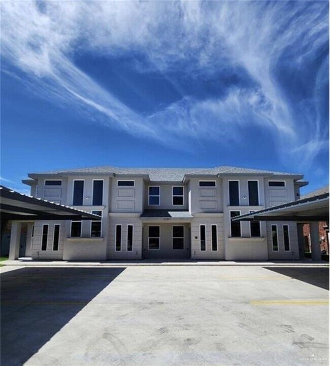 Primary Photo - 7 W Fig Ave