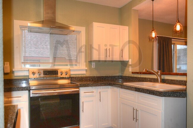 Building Photo - Garland Triplex