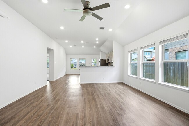 Building Photo - 9327 Clearwater Bluff Ln
