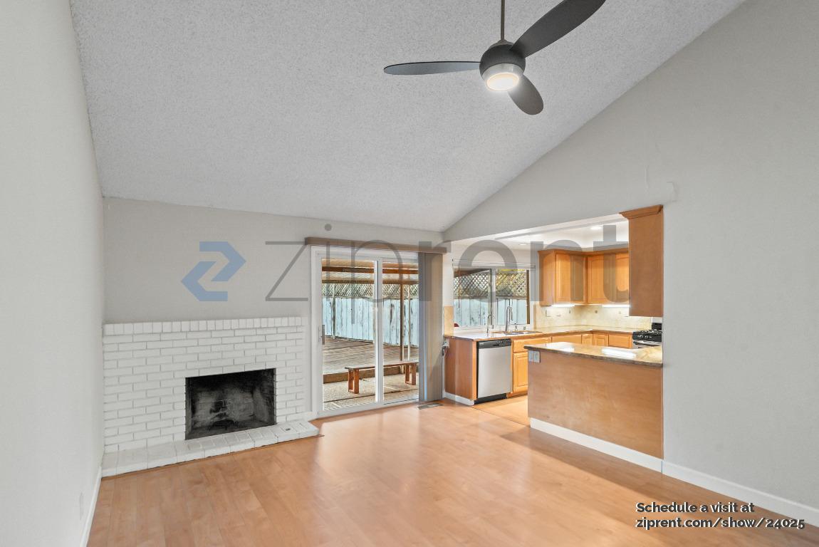 Building Photo - 5047 Pearl Ave