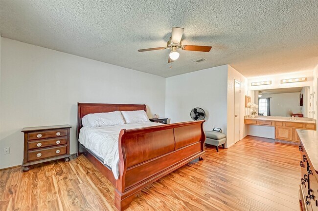 Building Photo - 16355 Sierra Grande Dr