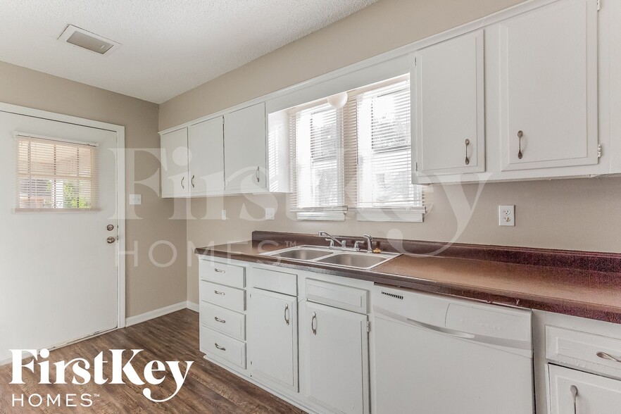 Building Photo - 4217 Willow Park Dr