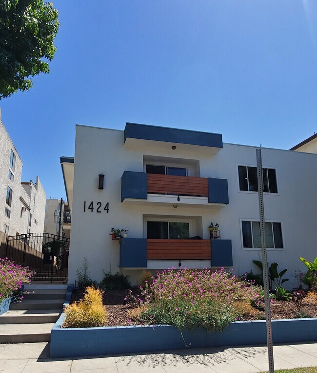 1424 Greenfield Ave 1424 Greenfield Ave Los Angeles CA 90025