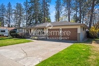 Building Photo - Fantastic Updated South Hill Rancher 3 Bedroom 2 Bath with Hardwood throughout