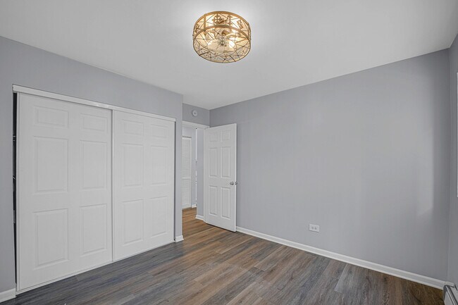 Building Photo - 5420 N Sheridan Rd