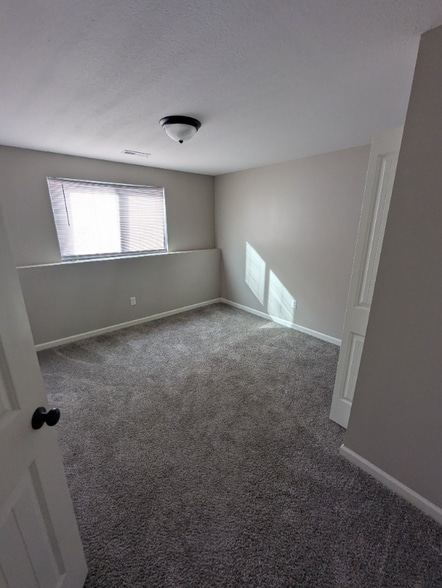 Building Photo - 8894 W Meadow Park