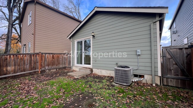 Building Photo - *$900 off!* 2BD I 2BA Home - Bear Creek in...