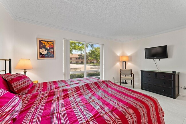 Building Photo - 527 Brackenwood Pl