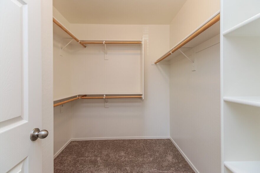 Building Photo - 1924 W Gold Mine Way