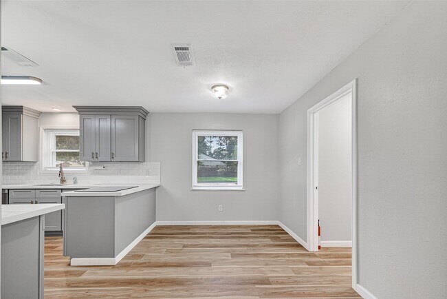 Building Photo - 25503 Foxbriar Ln