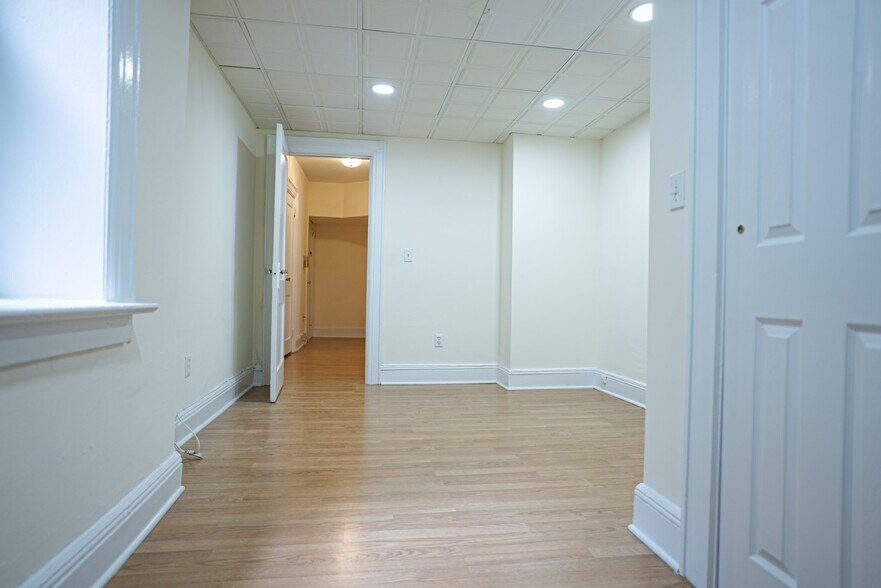 Building Photo - 218 Broad Ave