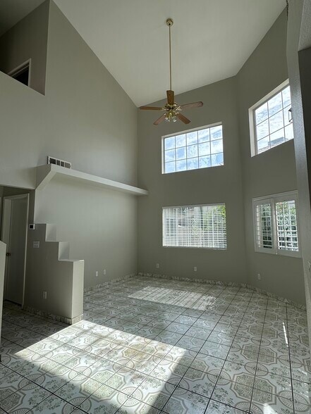 Building Photo - 4160 Country Garden Ave