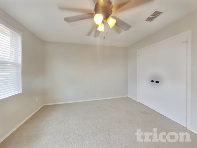 Building Photo - 1415 Lochspring Dr