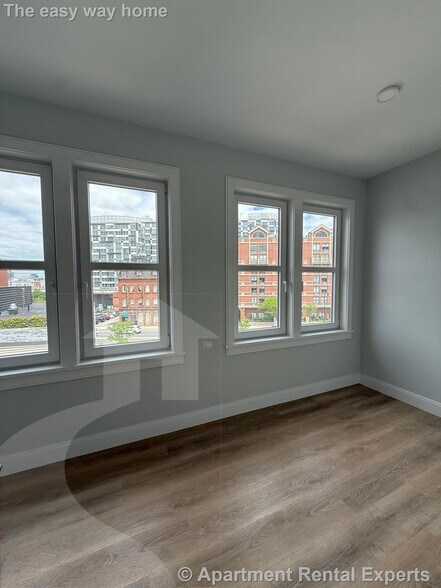 Building Photo - 35 Gore St